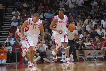 坐在某张桌 坐在某张桌